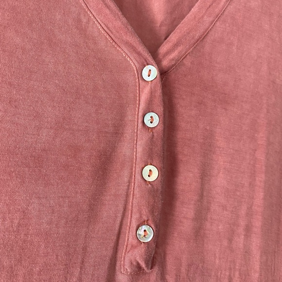 Dark mauve sleeveless top with button neck. Size Large. - Picture 2 of 3